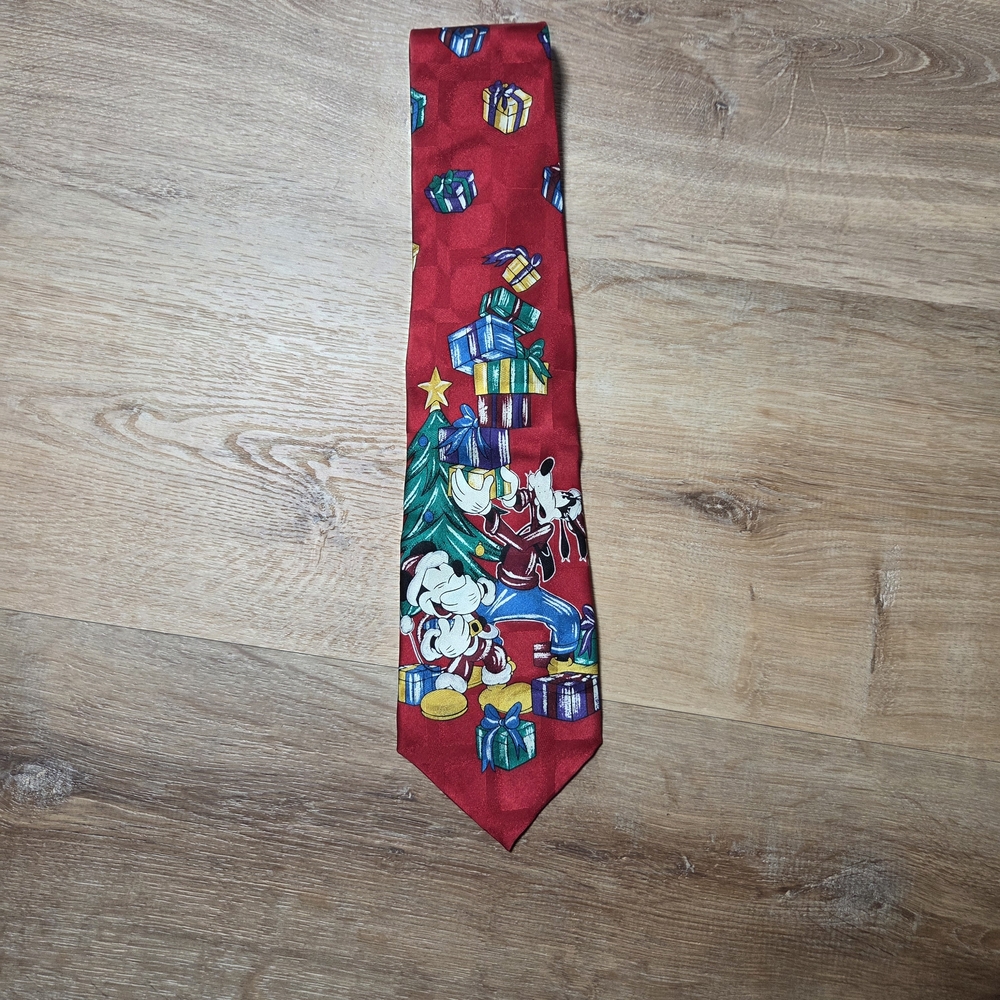 Disney Mickey & Co Mickey Mouse & Goofy Christmas Holiday Necktie 100 % Silk